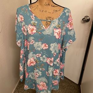 Torrid 3 greenish/blue flowered top! Excellent condition